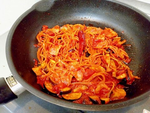 トマトで早ゆで!ワンパンで作るトマトソースパスタ